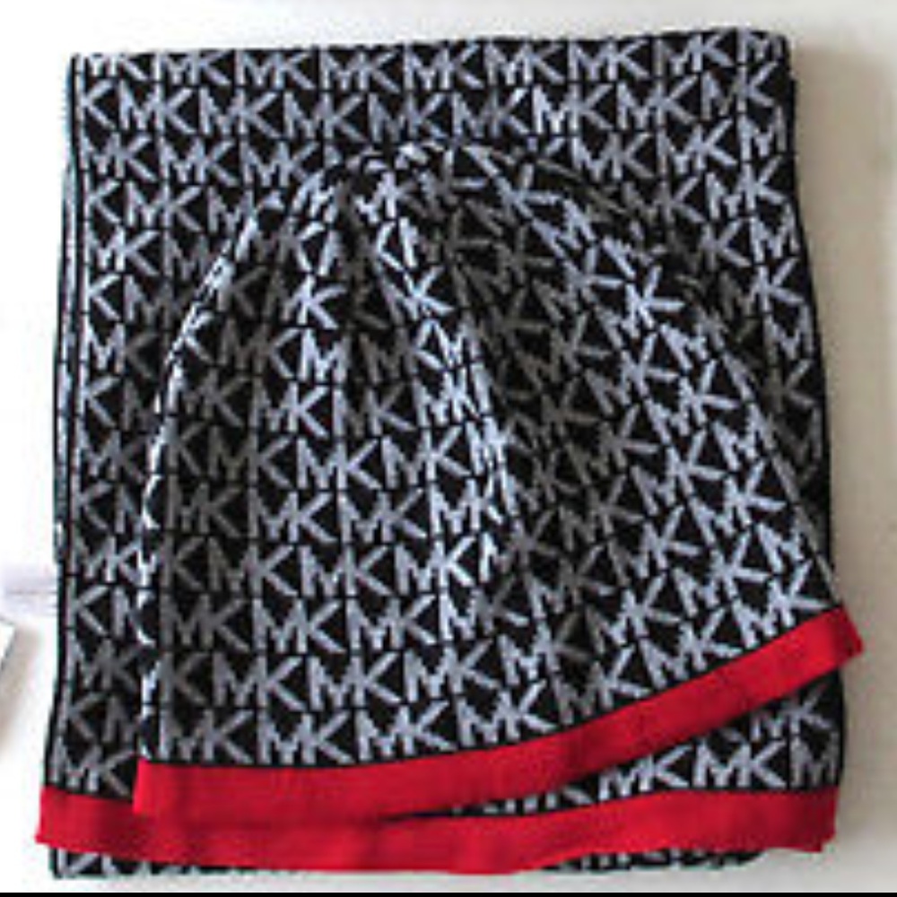 PLS NO OFFERS MICHAEL KORS HAT & SCARF SET NWT - Picture 2 of 3